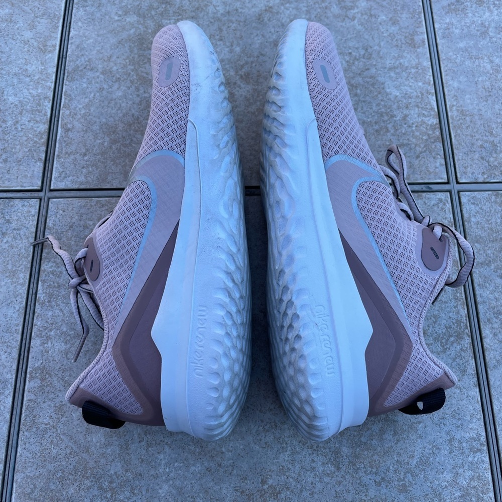 Nike RENEW RIDE RUNNING SHOE - WOMEN'S - Picture 11 of 12